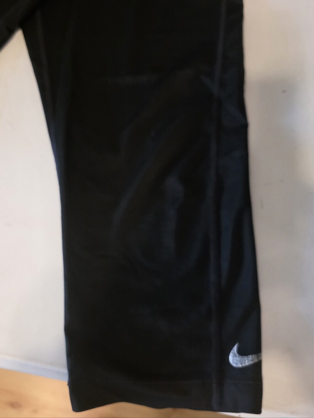 Nike Pro Women’s Black Training Cropped Joggers - Picture 7 of 8